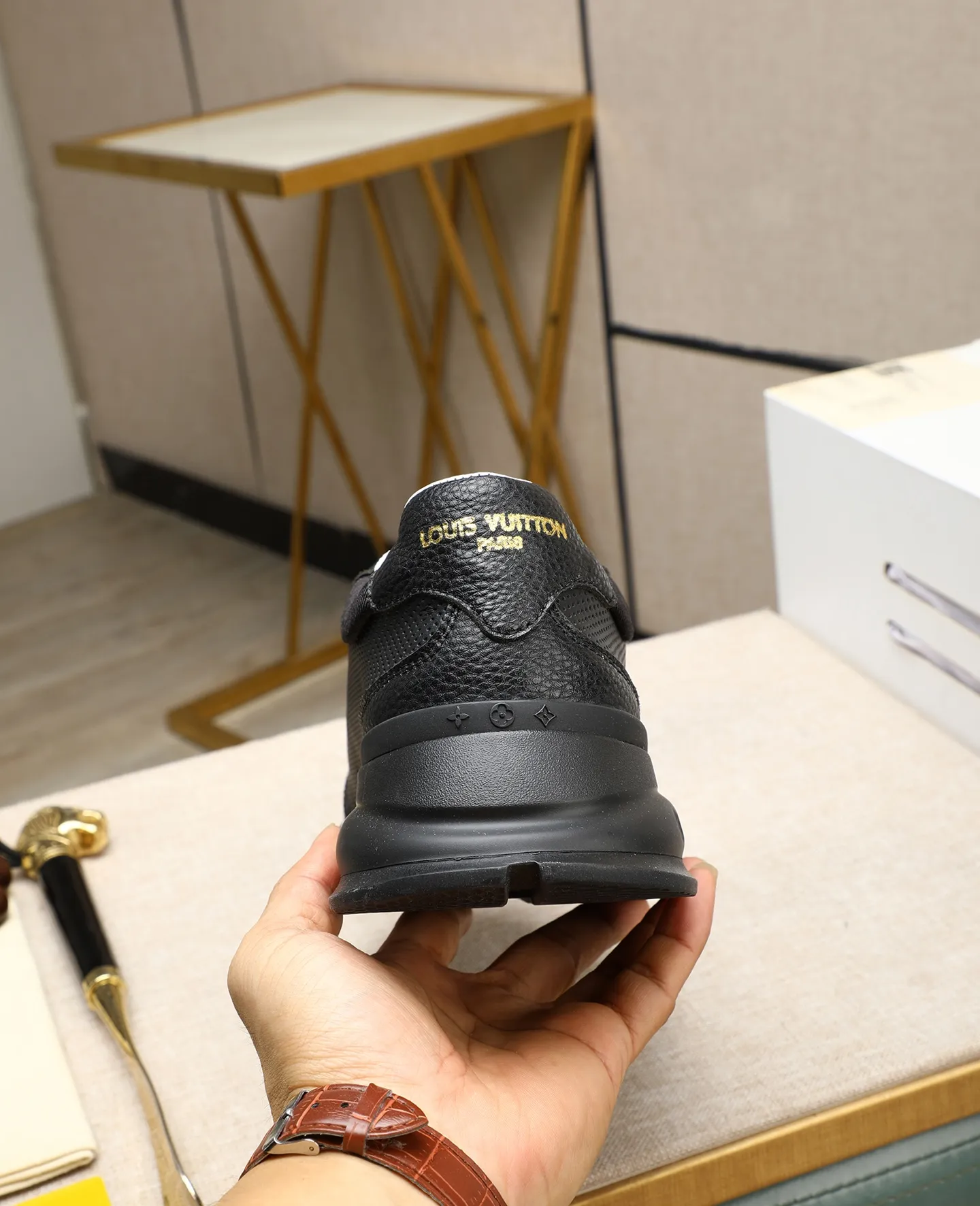 Men's shoes 💰460 📛📛【LOUIS VUITTON】Louis Vuitton official website synchronized new products 👟Milan fashion catwalk style 🇰🇾🇰🇾LV family logo, celebrity style, a must-have for fashionistas ⚠️First-layer calfskin ➕Genuine leather lining ➕Official website original version special outsole 👞Number 38-44